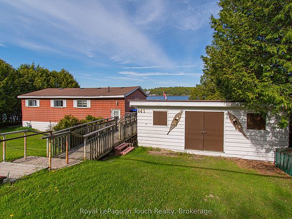 4th image of 441 Champlain Rd