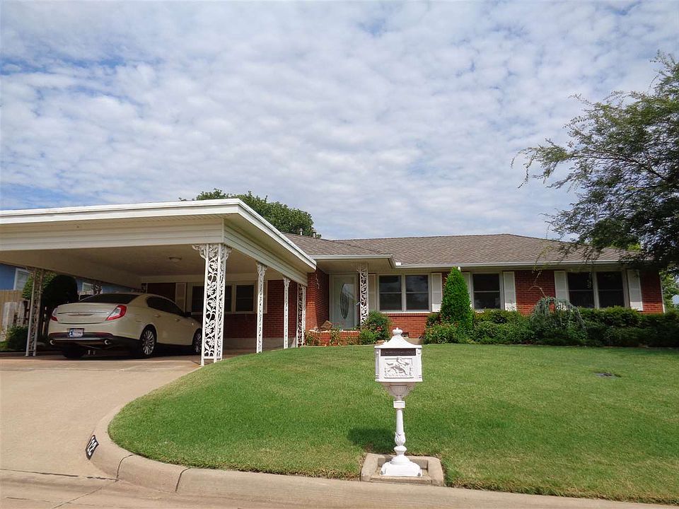 1st image of 722 NW 35th Pl