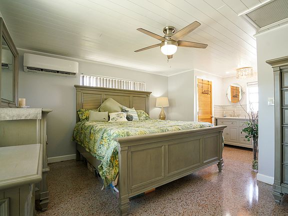 5th image of 1659 Narcissus Ave
