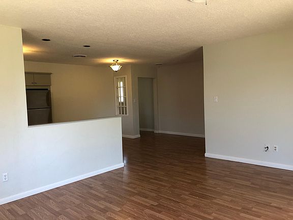 2nd image of 2214 Dakota St