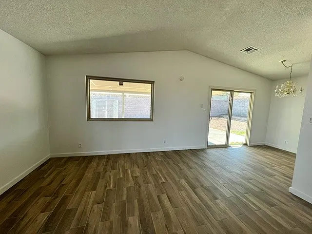 409 Daffodil Dr — Photo 9