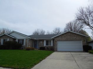 2712 Timber Pointe Dr, Springfield, IL 62702