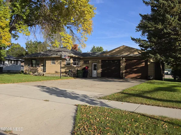 315 10th Ave NE, Watertown, SD 57201