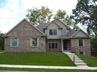2202 W Chatsford Ct, Peoria, IL 61615