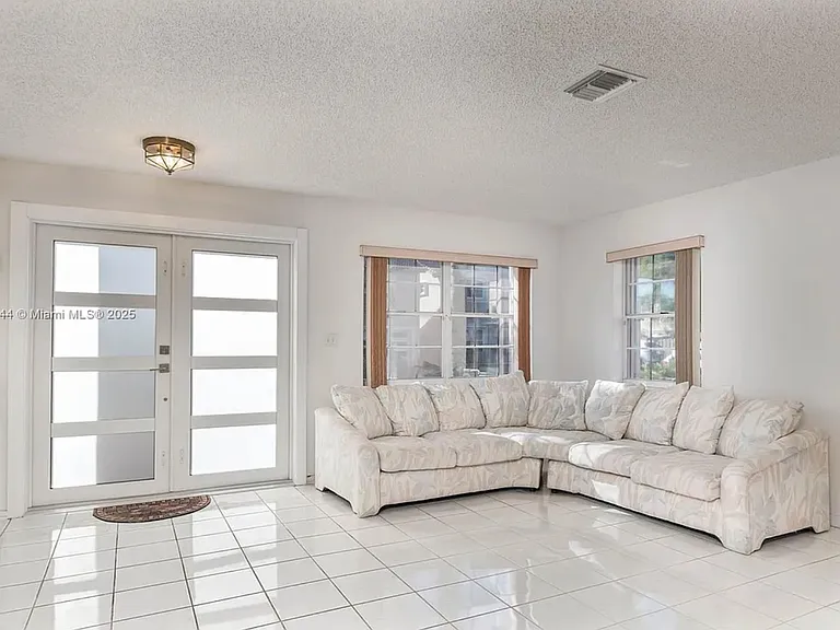 15011 SW 112th Ter — Photo 1