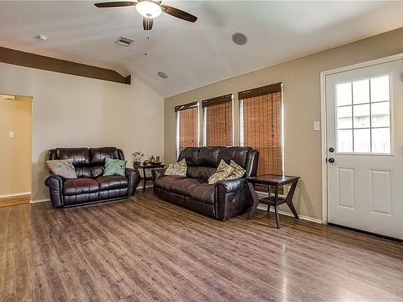 3rd image of 801 Kim Ln