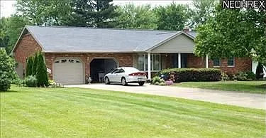 145 Moreland Rd photo 1