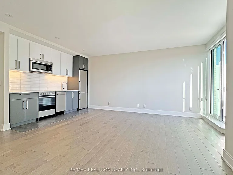 11 Walmer Rd #409 — Photo 3