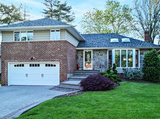 22 Coventry Rd, Syosset, NY 11791