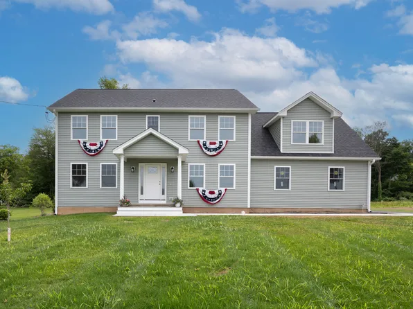 896 East Street, Middletown, CT 06457