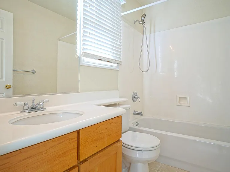558 Driscoll Pl — Photo 22