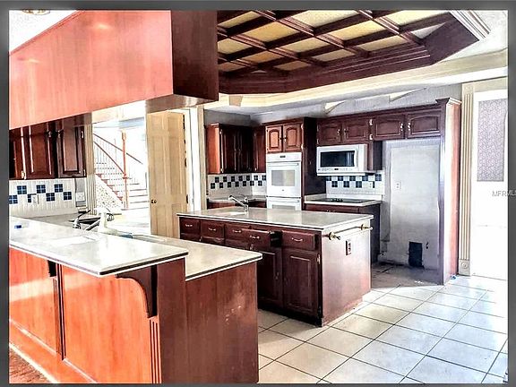 4th image of 1021 Emerald Creek Dr