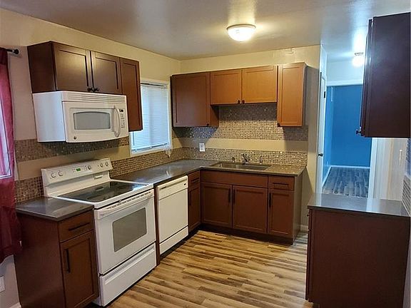 2nd image of 3961 Downes Dr