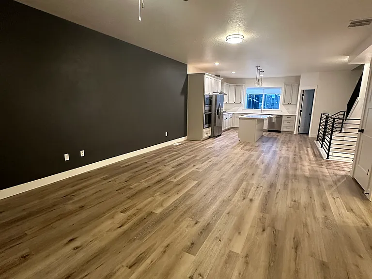 615 E 360 S — Photo 20