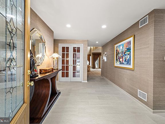 5th image of 4 Regency Ct #4