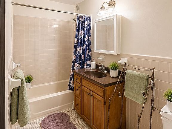 5th image of 2181 Pacific St APT 4C