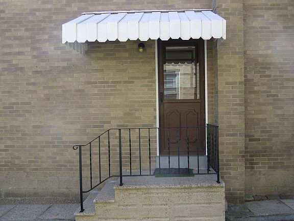 Side door to kitchen
