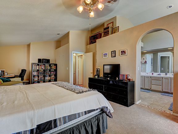 4th image of 9244 Sun Rose Ave