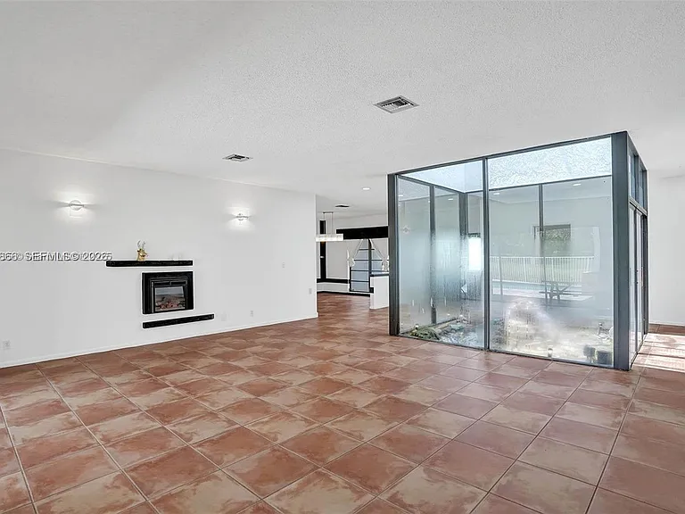 16610 Royal Poinciana Ct #16610 — Photo 31