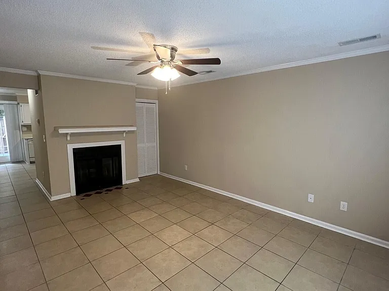 2905 Cedar Creek Rd #E — Photo 2