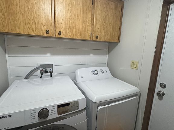 5th image of 1556 W Highway U