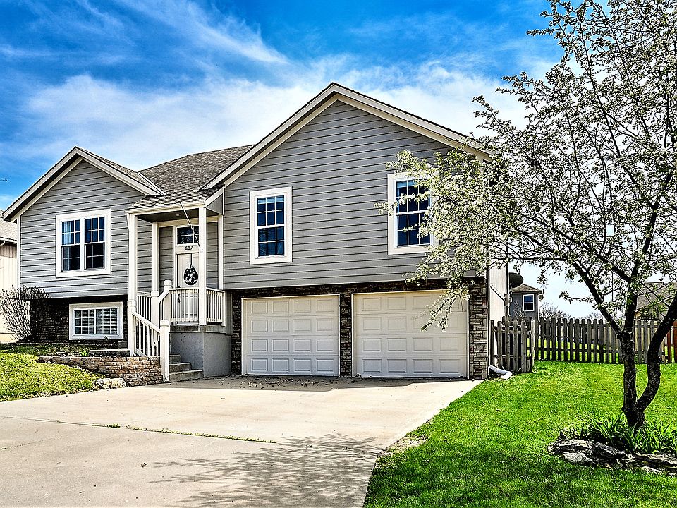 1st image of 807 SW Hill Top Ct