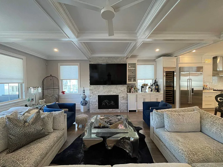 102 S Essex Ave — Photo 8