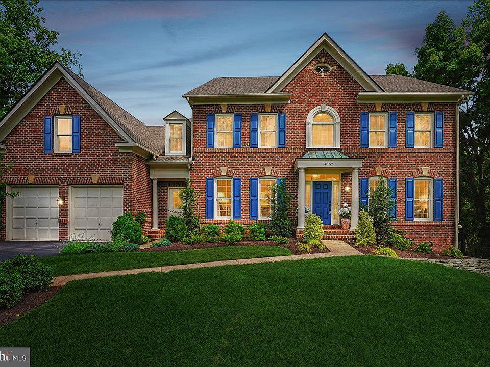1st image of 43625 Emerald Dunes Pl