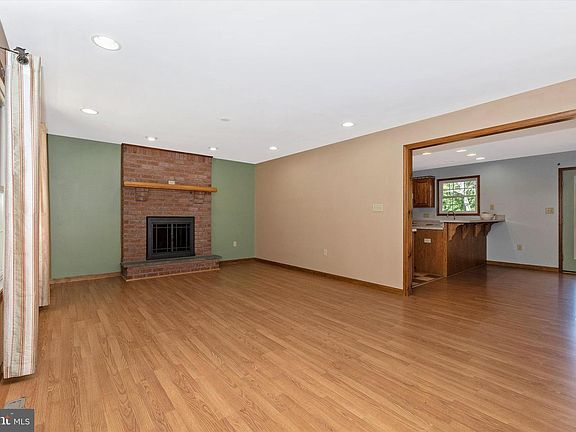 5th image of 10122 Crystal Falls Dr