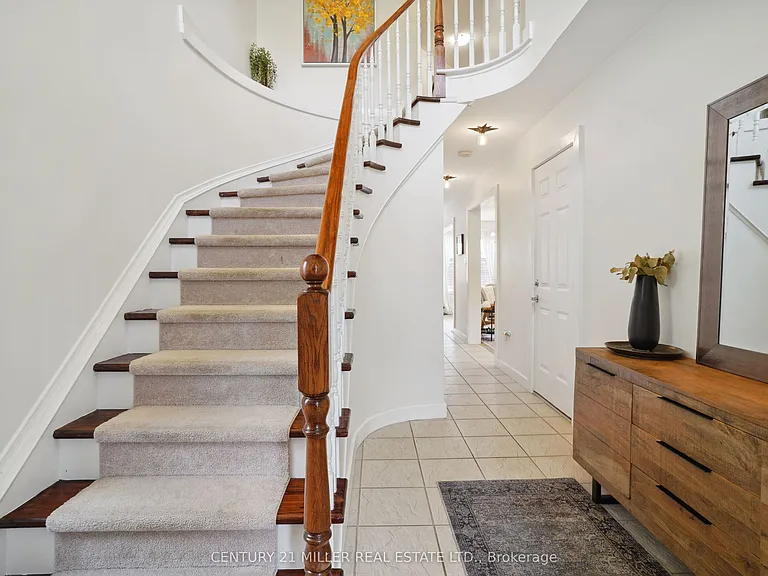 1383 Tobyn Dr — Photo 3