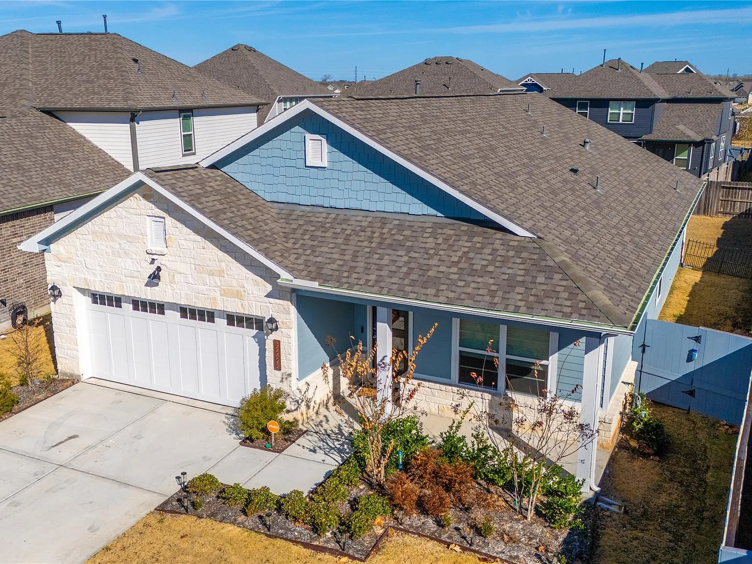 3 bed, 2.0 bath, 1676 sqft, $3,000 — Photo 4