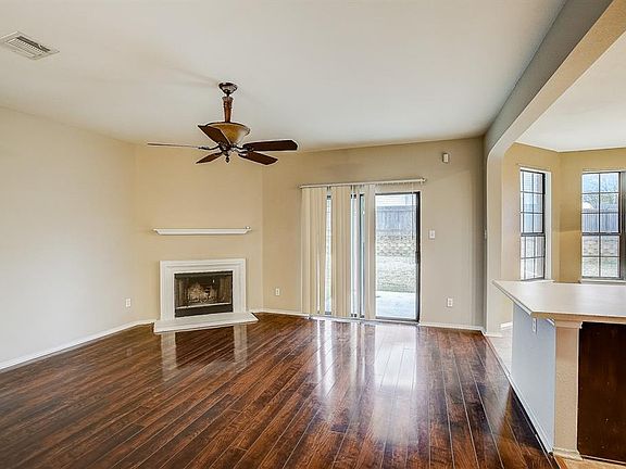 3rd image of 208 N Boone Valley Dr