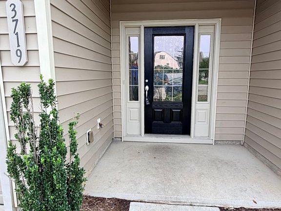 2nd image of 3719 Landshire View Ln