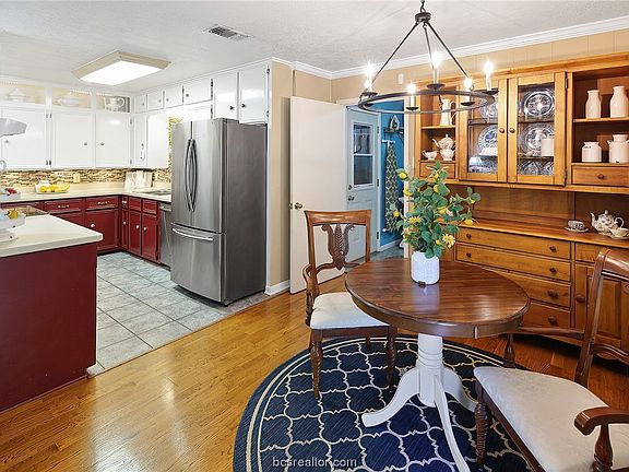 4th image of 1105 Guadalupe Dr