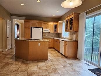 5th image of 14 Southwood Dr