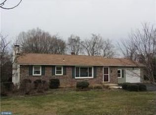 8 Oak Ln, West Grove, PA 19390