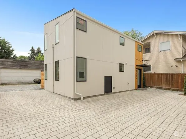 343 NW 90th St, Seattle, WA 98117