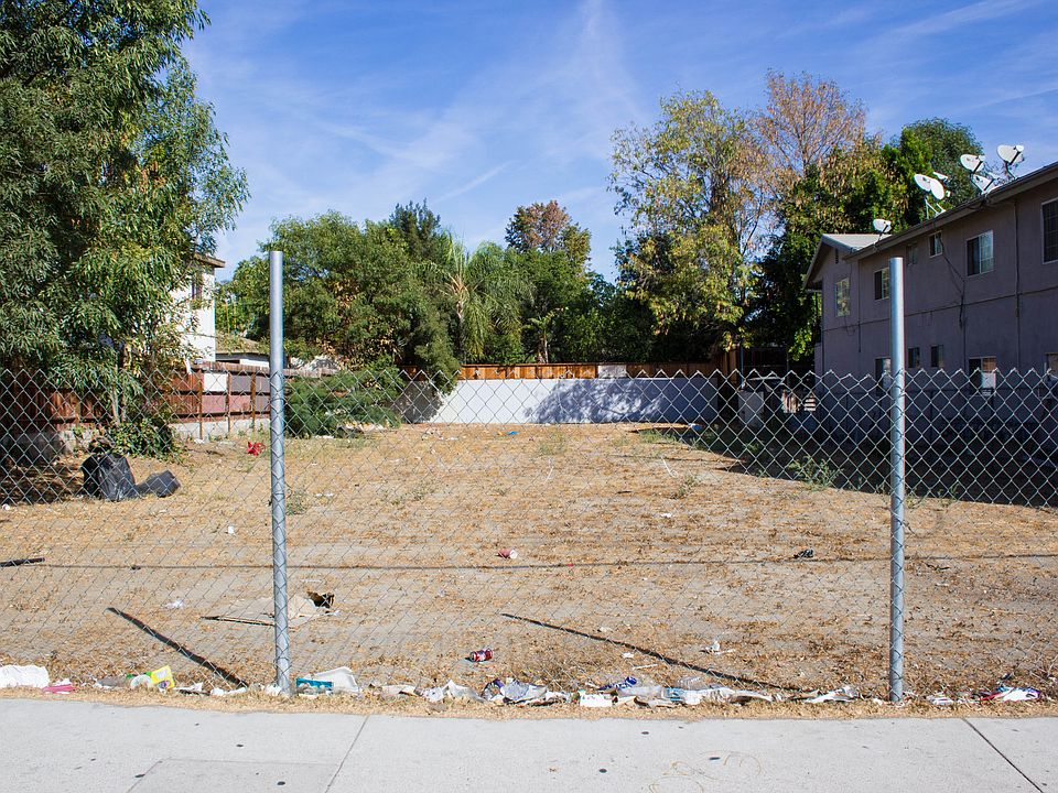 1st image of 13513 Vanowen St