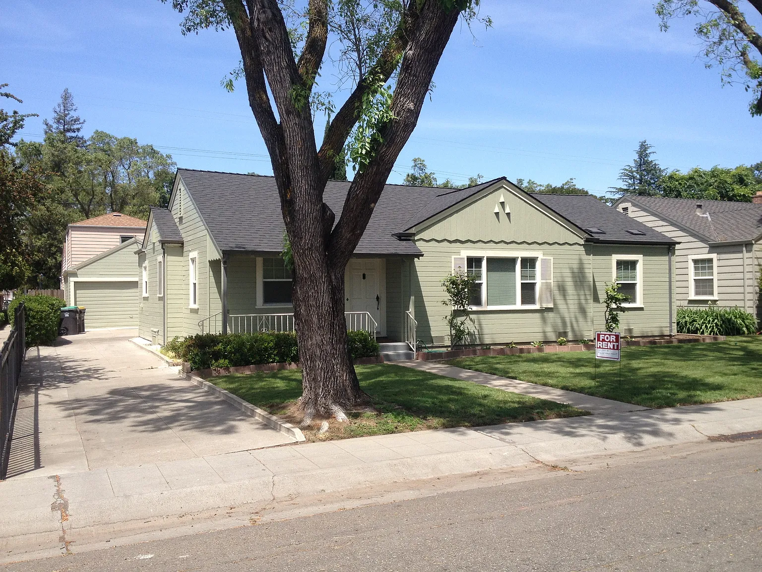 685 W Mariposa Ave photo 1