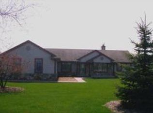 W328S4389 Spring Ridge Ln, Waukesha, WI 53189