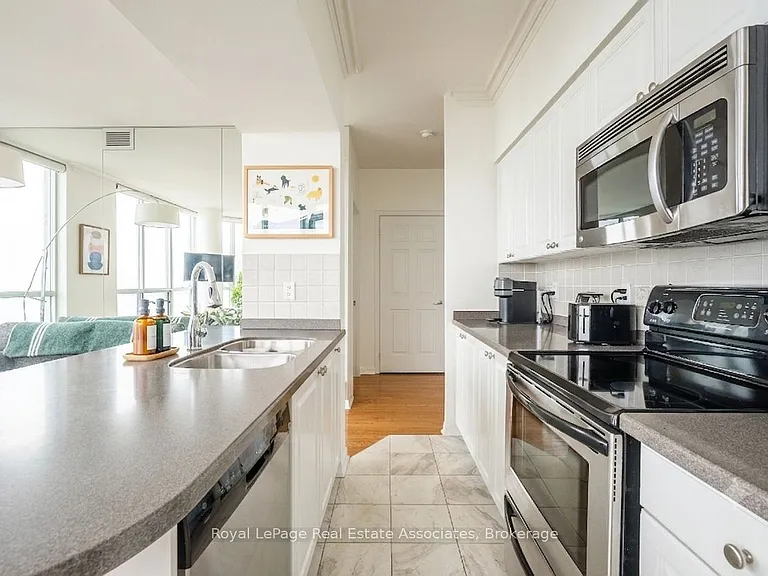 230 Queens Quay W #2811 — Photo 6