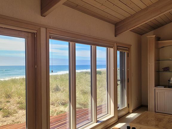 5th image of 329 Salishan Dr