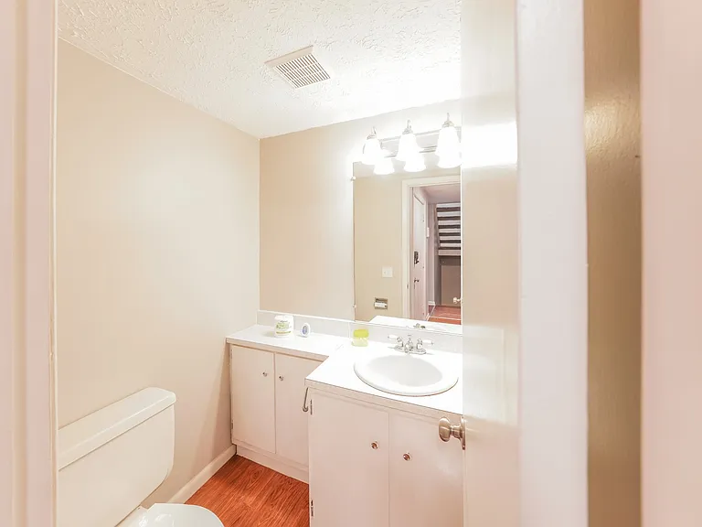 996402_029_bathroom_13252674.jpg