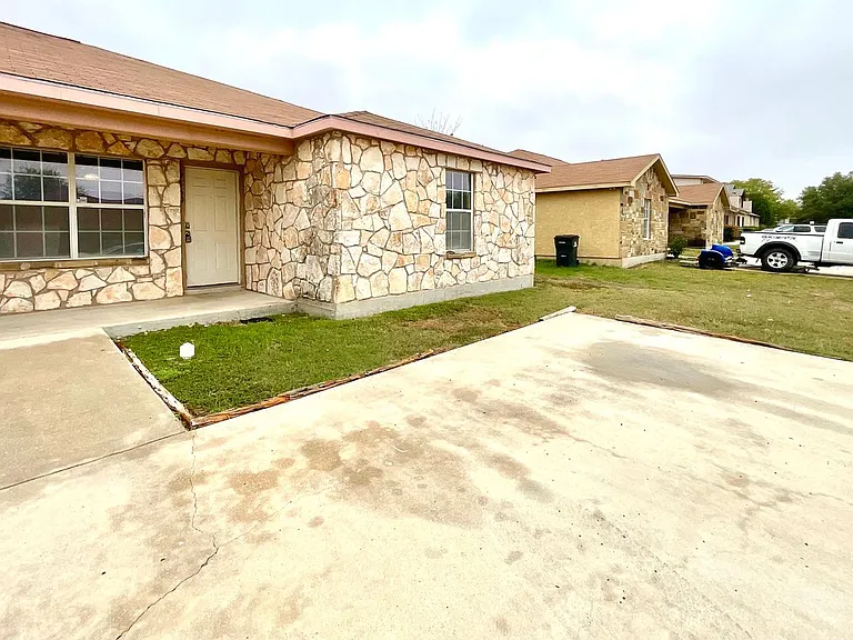 7560 Oak Chase — Photo 3