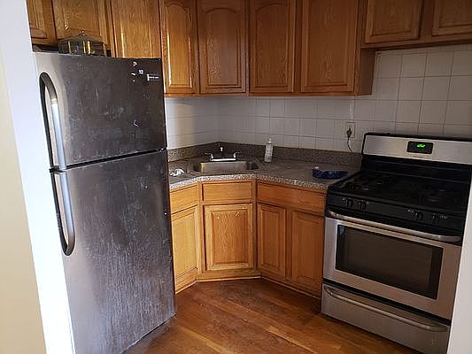 3rd image of 704A Willoughby Ave #1F