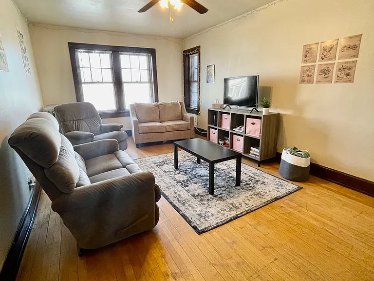 1805 E Park Pl — Photo 3
