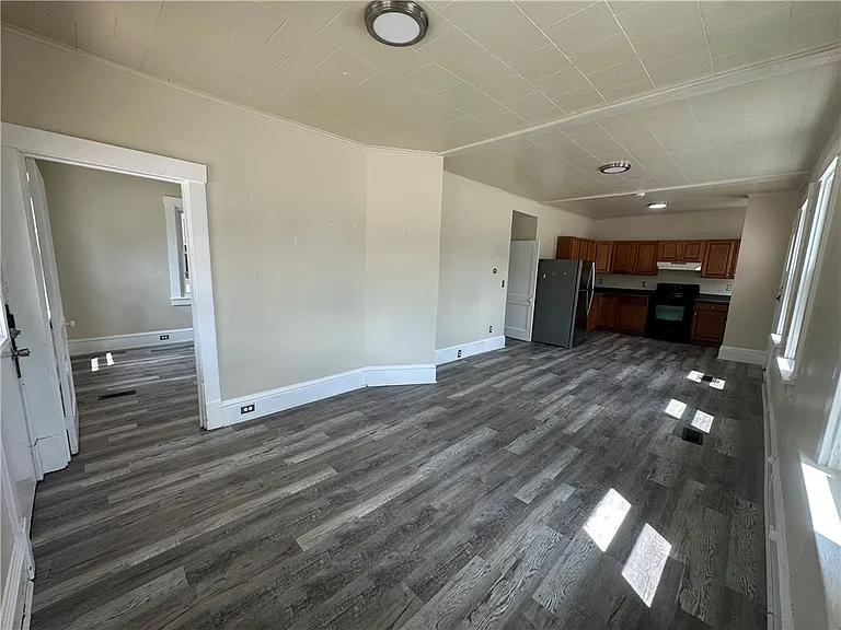 400 W Wayne St — Photo 3