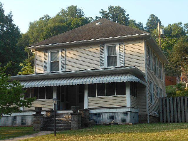 1st image of 516 Greenbrier Dr