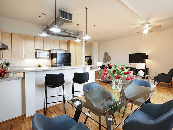 5th image of 1800 Lawrence St APT 404