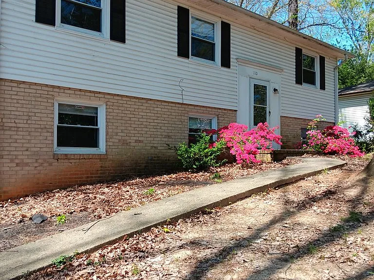 110 Middlesex Dr — Photo 1